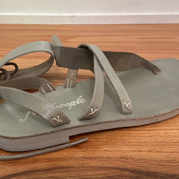 Free People Vacation Day Wrap Sandals Light Grey Leather Size 37 EU 7 US - Picture 8 of 13